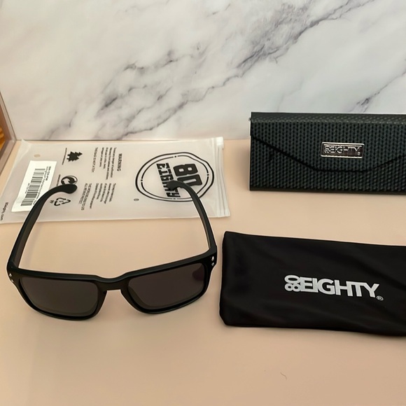 80EIGHTY Unisex Polarized Sunglasses Matte black frame black lenses UV400 NWT - Picture 1 of 10